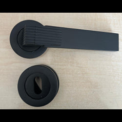 ARMAX ELİT ROZETLİ MAT SİYAH WC